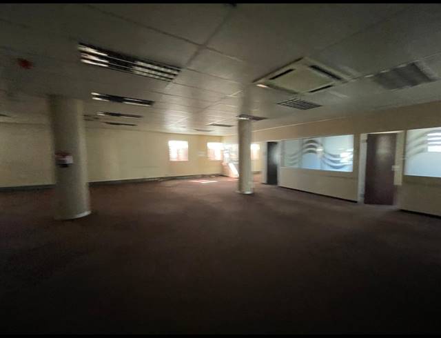 1,430M² OFFICE FOR SALE IN BRYANSTON